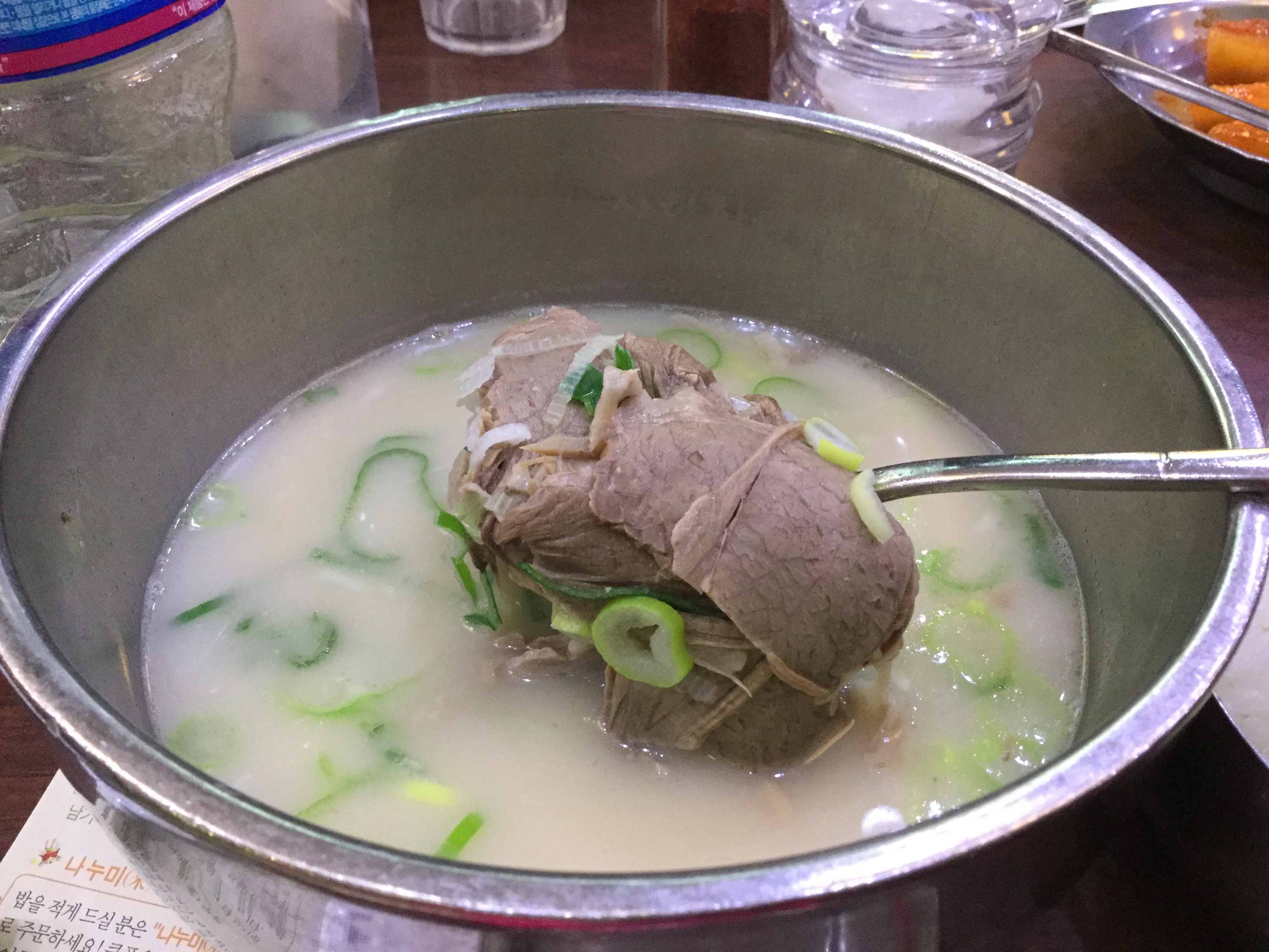 韓国の伝統的料理のソルロンタンをご紹介