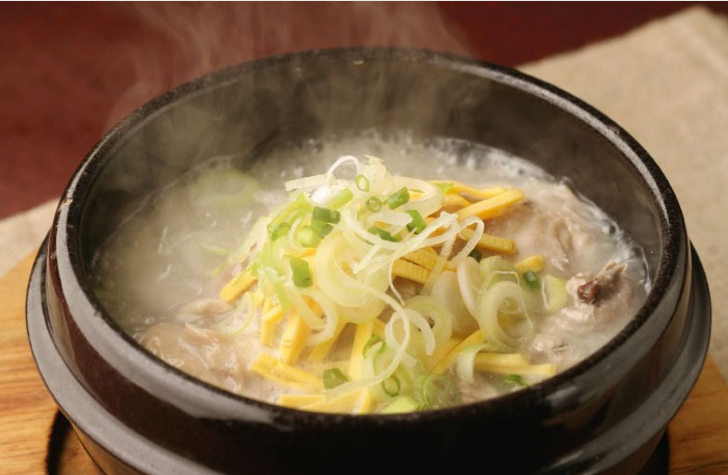 AFROオススメ！本場韓国の味・韓国宮廷料理「参鶏湯（サムゲタン）」